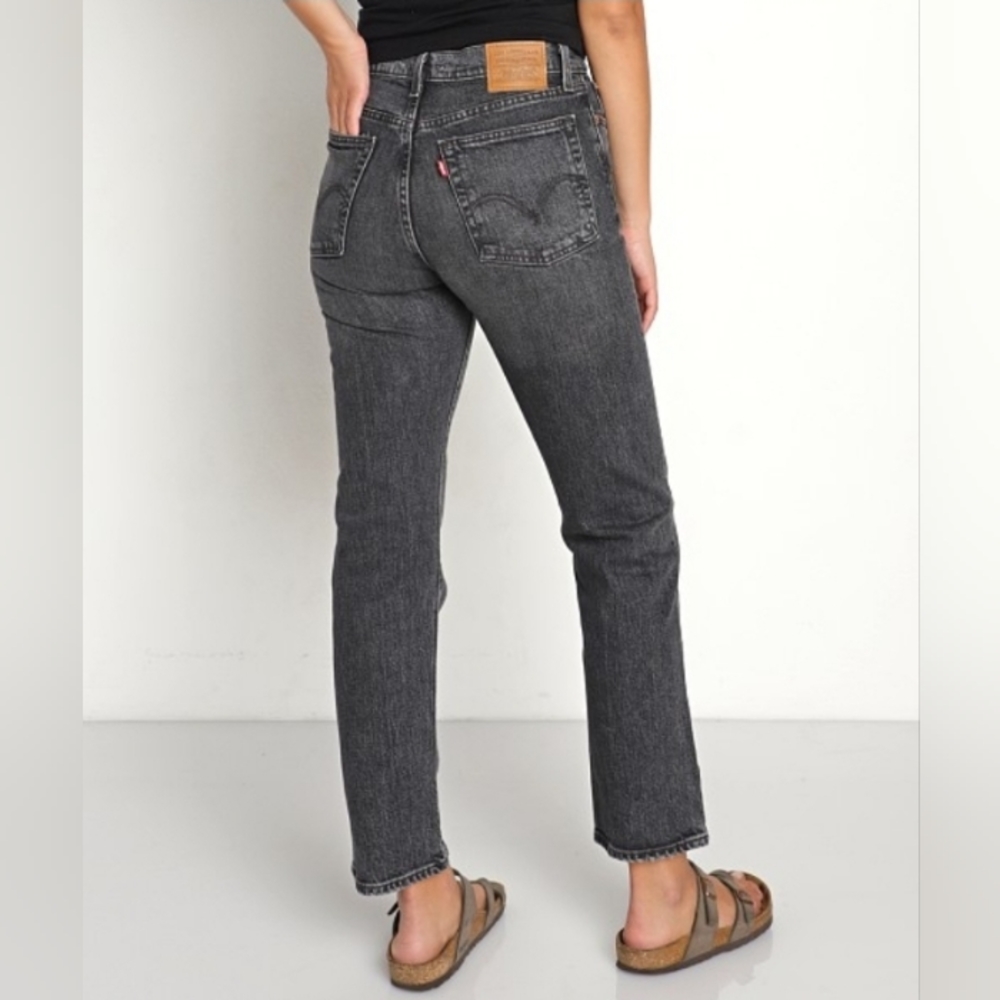 EUC Levi's Wedgie Straight Jeans Break a Leg 26/28